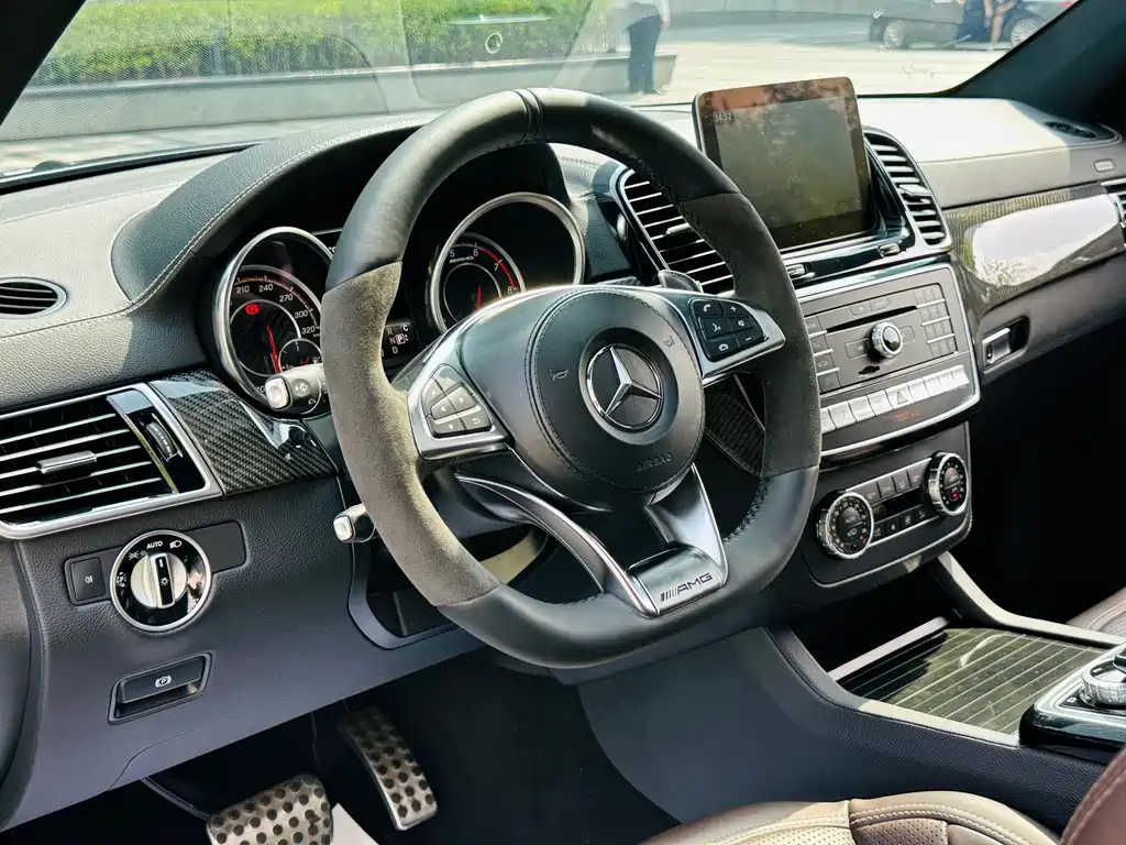 Mercedes-Benz GLS AMG 2016 — фото 11