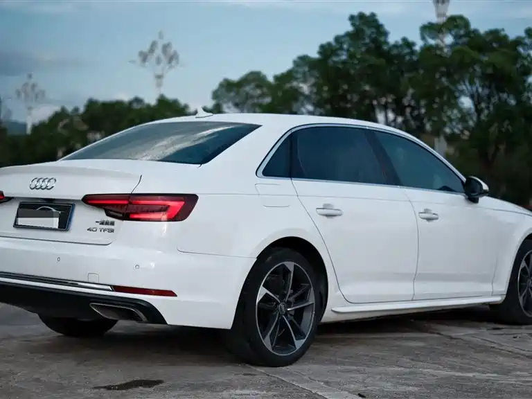 Audi A4L 2019 — фото 6
