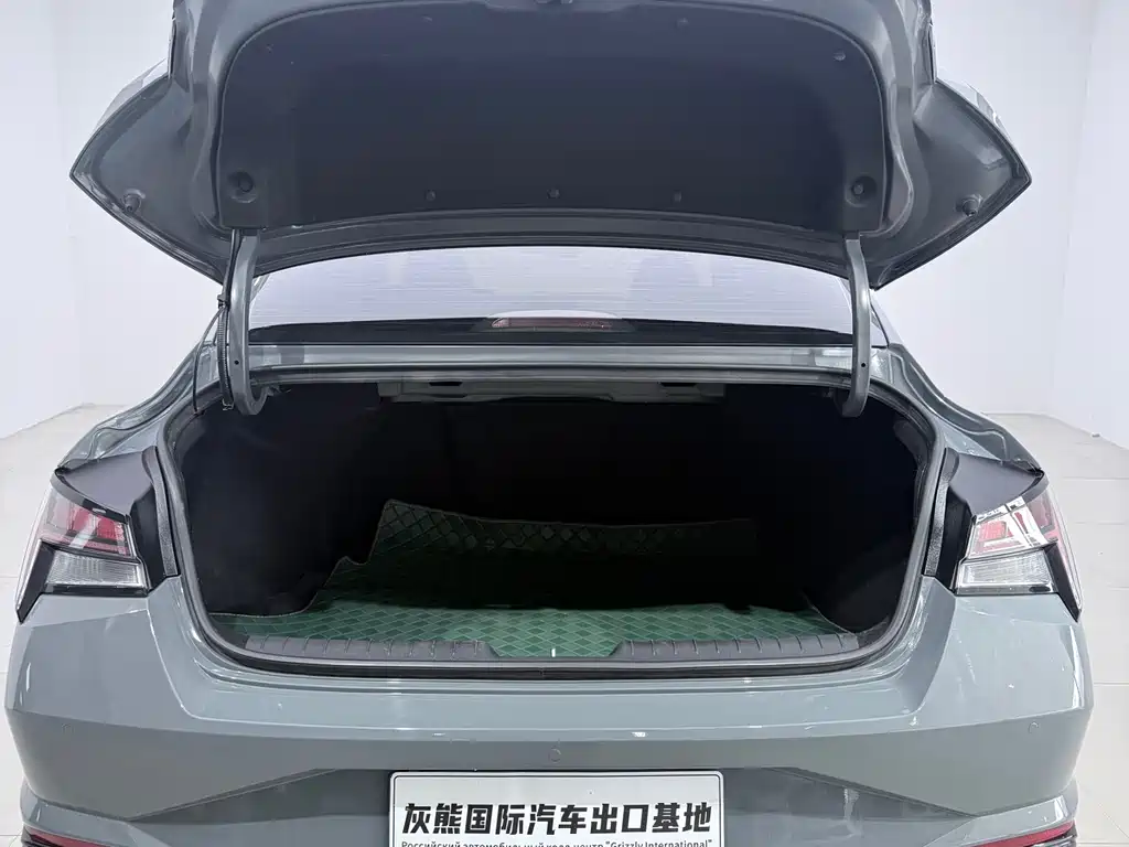 Hyundai Elantra 2023 — фото 16