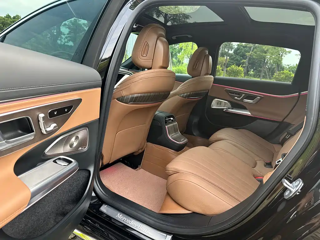 Mercedes-Benz E-Class 2025 — фото 10