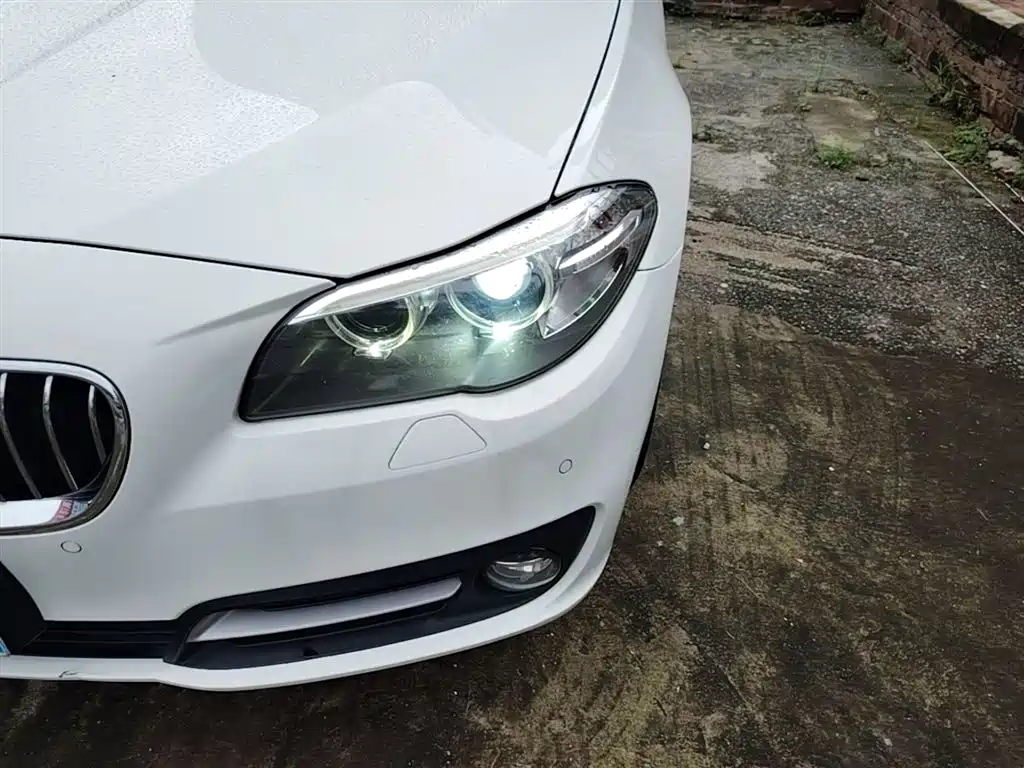 BMW 5 Series 2015 — фото 24