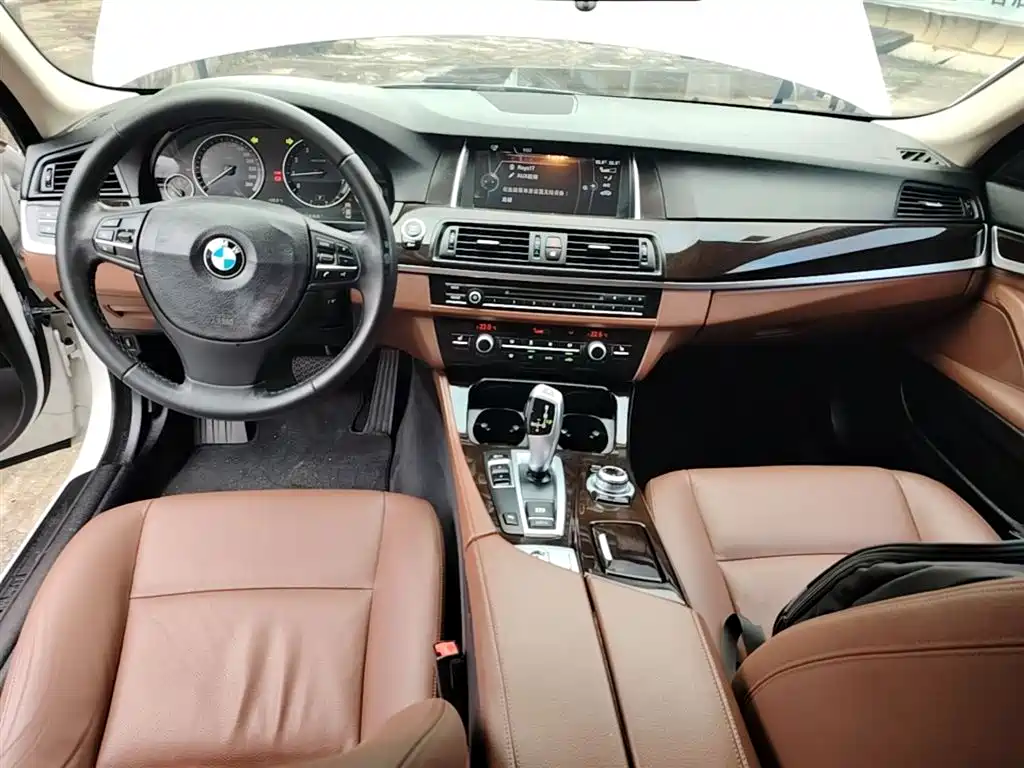 BMW 5 Series 2015 — фото 10