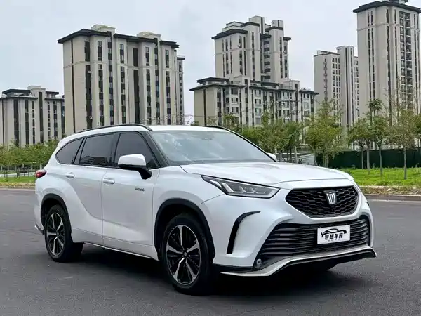 Toyota Crown Kluger 2023