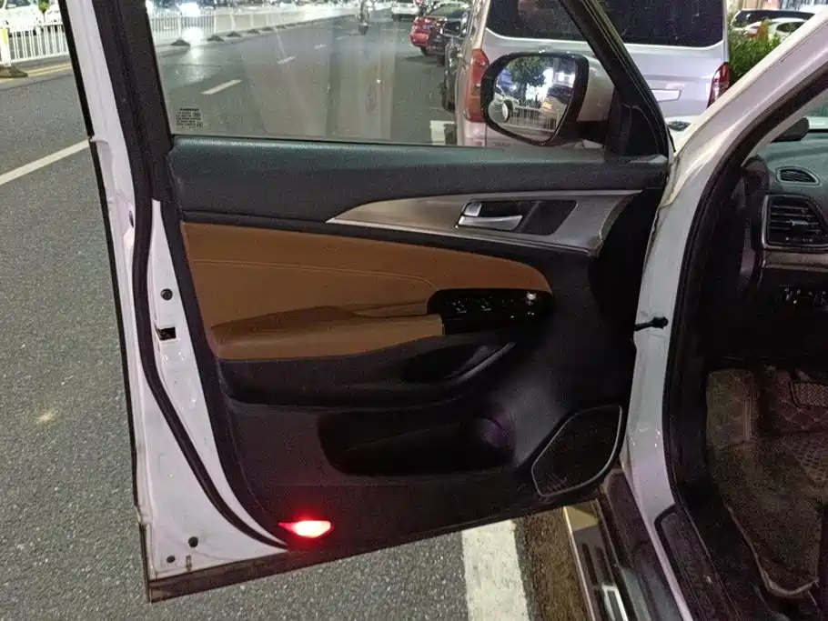 Changan CS95 2017