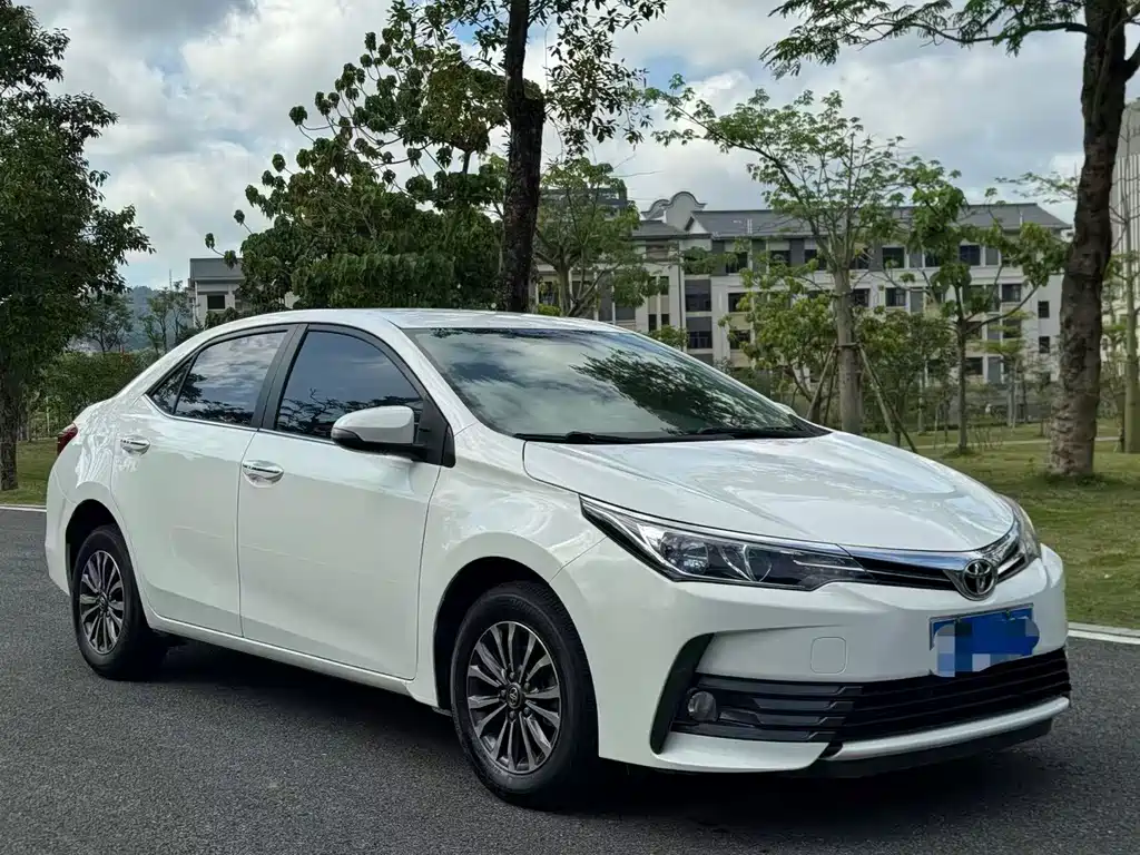 Toyota Corolla 2017 — фото 3