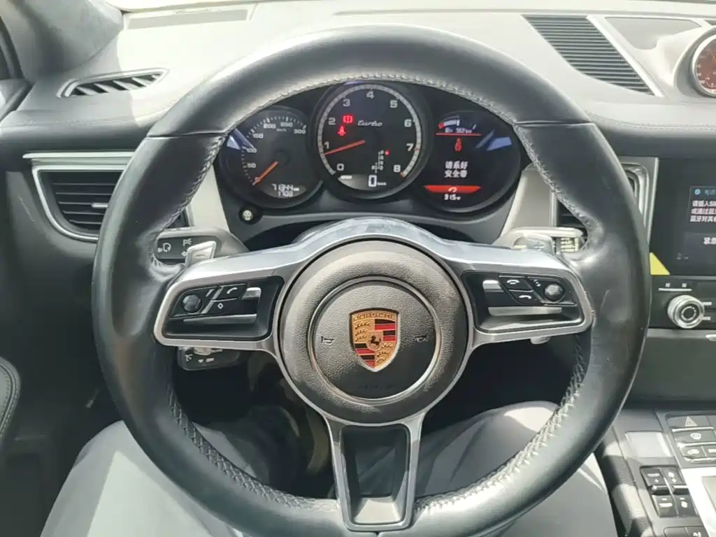Porsche Macan 2018 — фото 11