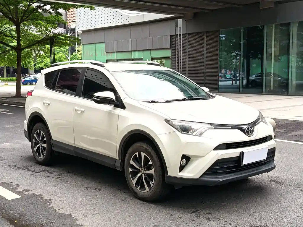 Toyota RAV4 2017 — фото 3