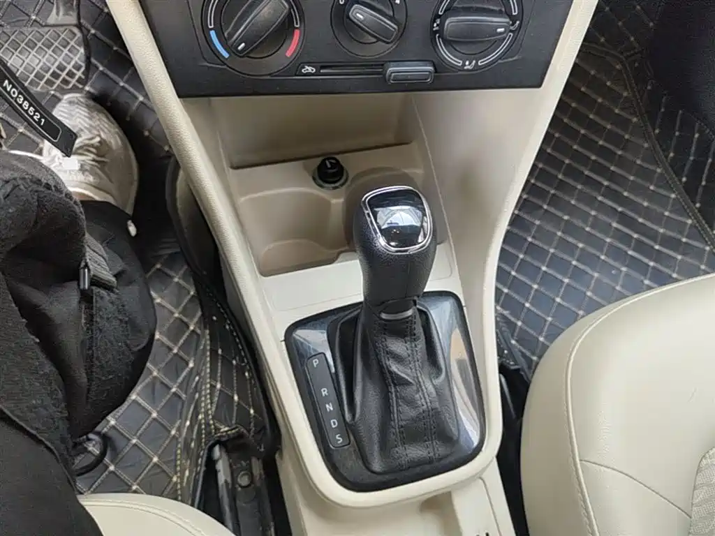 Skoda Rapid 2014 — фото 14