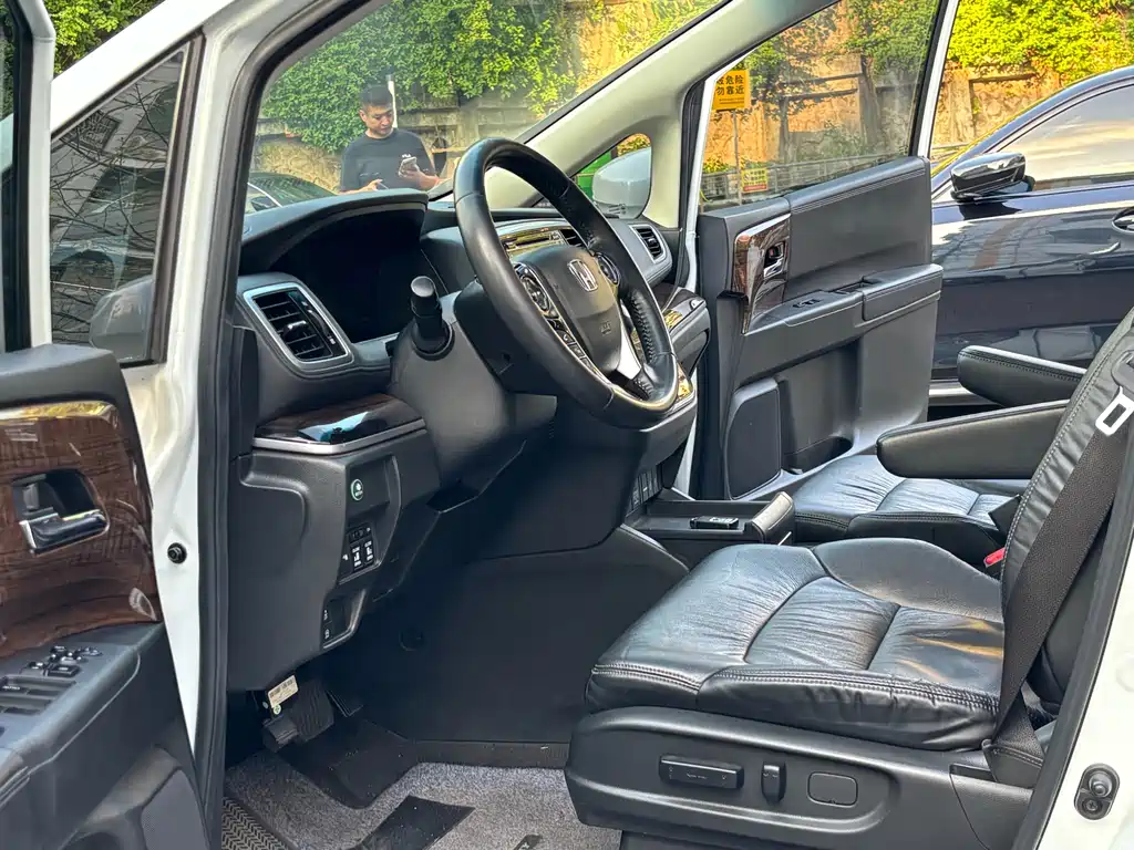 Honda Odyssey 2018 — фото 6