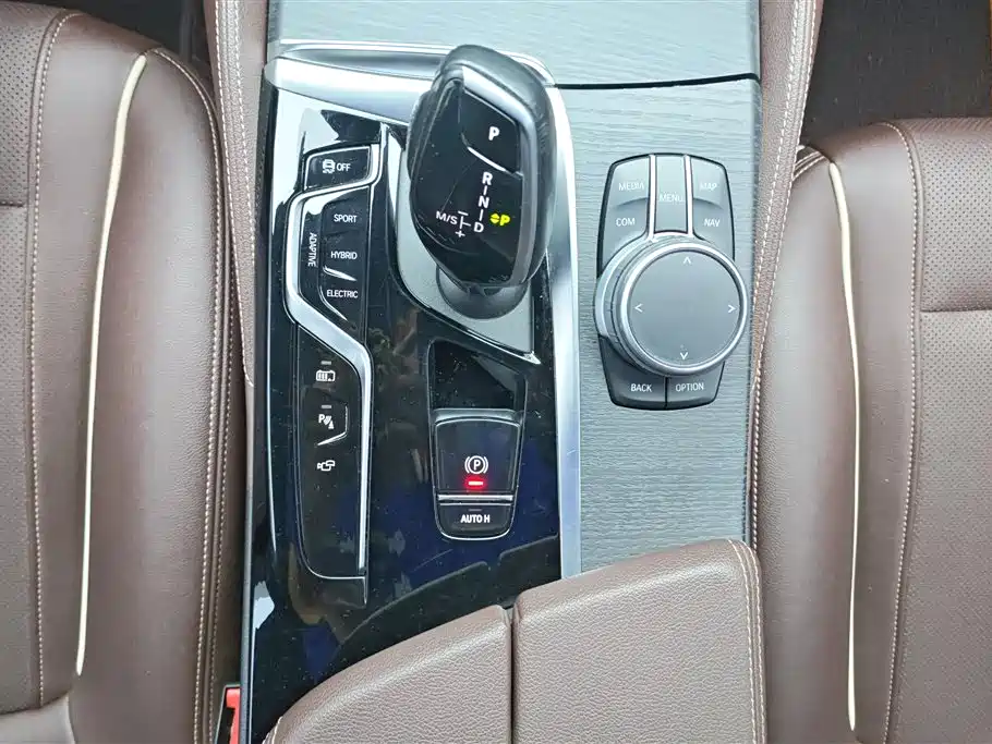 BMW 5 Series New Energy 2021 — фото 16