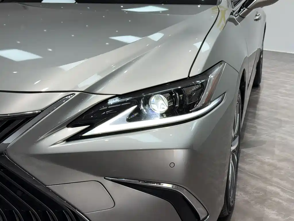 Lexus ES 2021 — фото 20