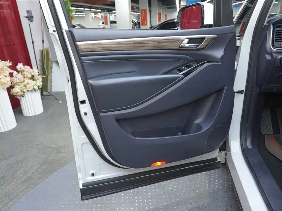 GAC Motor Trumpchi M8 2022 — фото 10