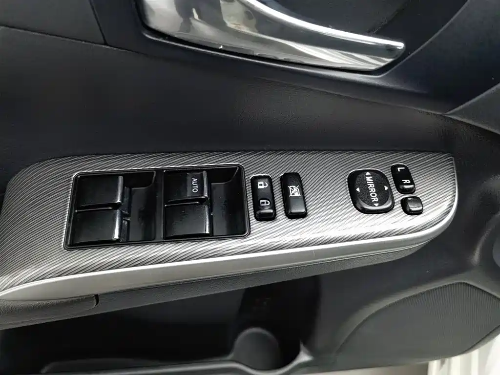 Toyota Camry 2015 — фото 9