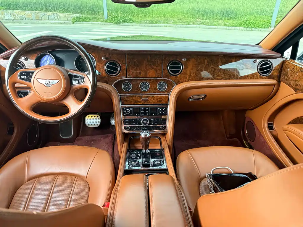 Bentley Mulsanne 2012 — фото 17