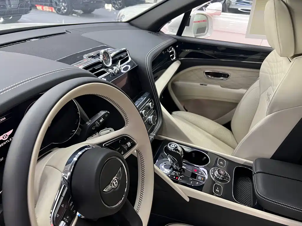 Bentley Bentayga — фото 9