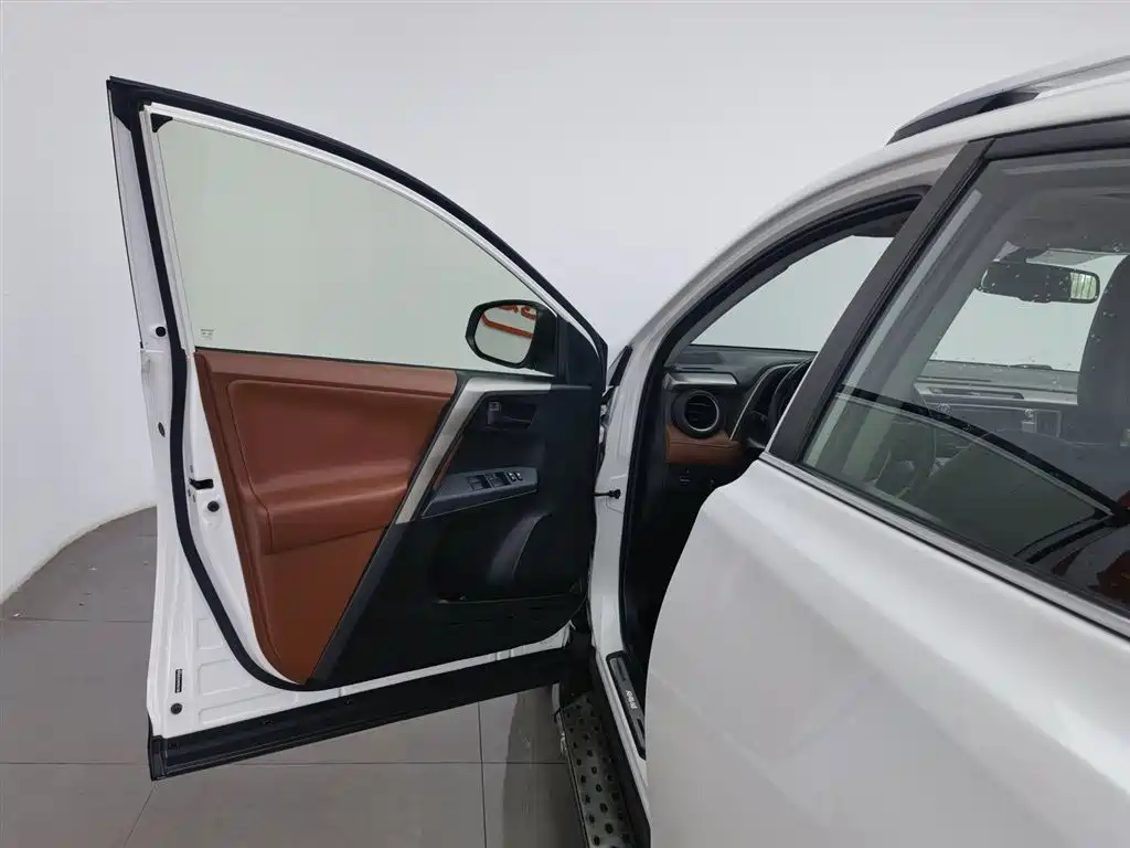 Toyota RAV4 2015 — фото 8