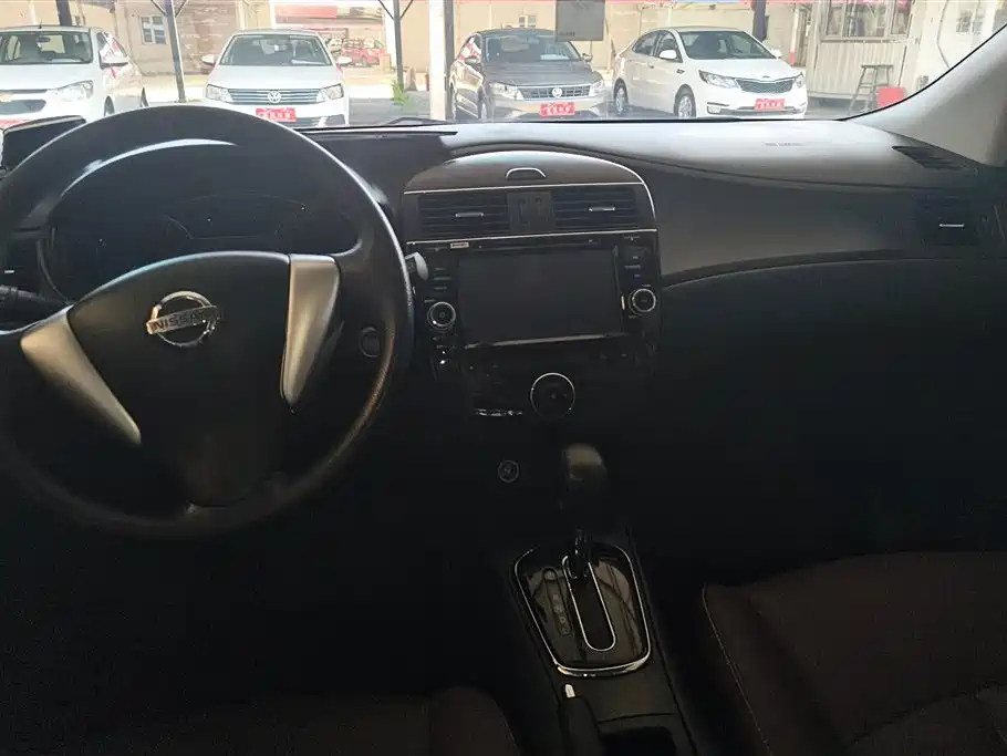 Nissan Tiida 2015 — фото 12