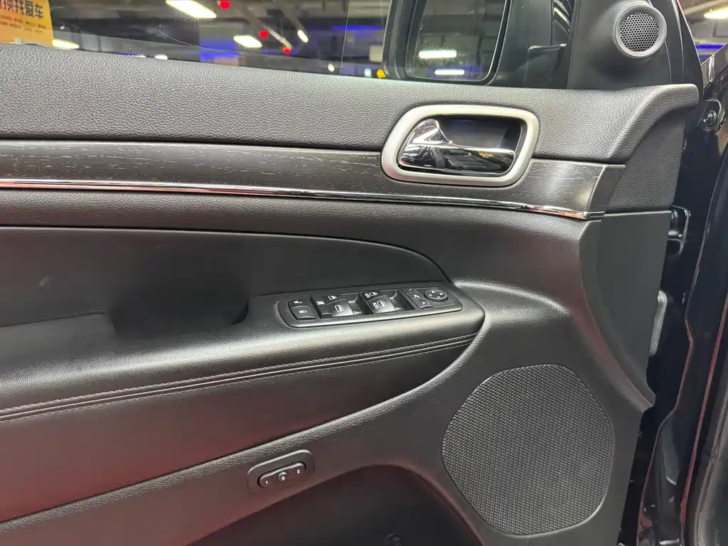 Jeep Grand Cherokee 2019 — фото 16