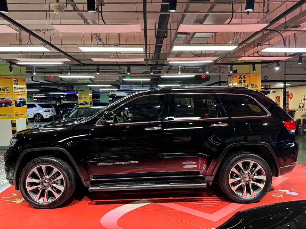 Jeep Grand Cherokee 2019 — фото 8