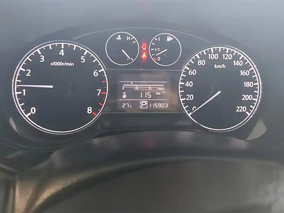 Nissan Tiida 2015 — фото 14