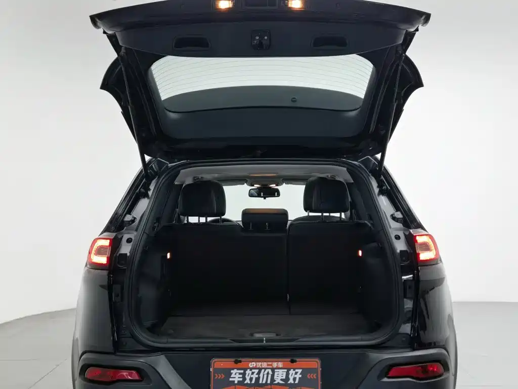 Jeep Cherokee 2017 — фото 16