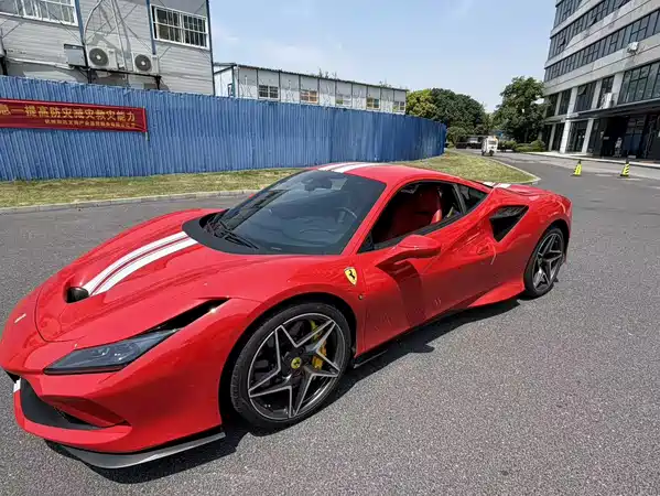 Ferrari F8 2019