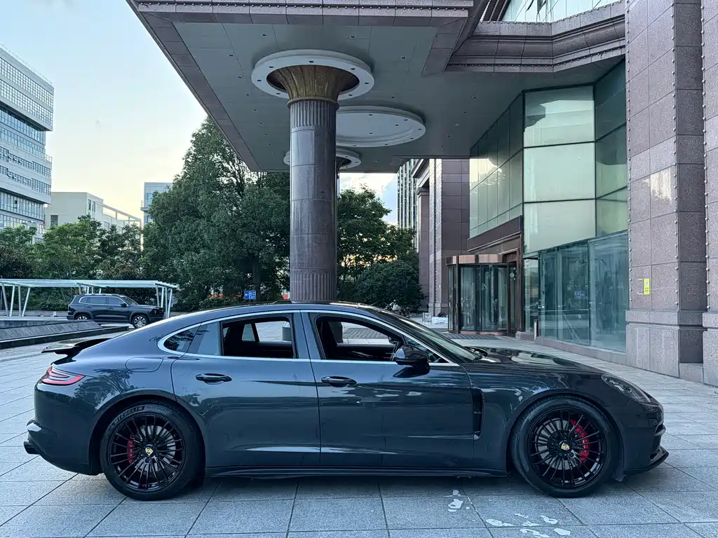 Porsche Panamera 2018 — фото 25