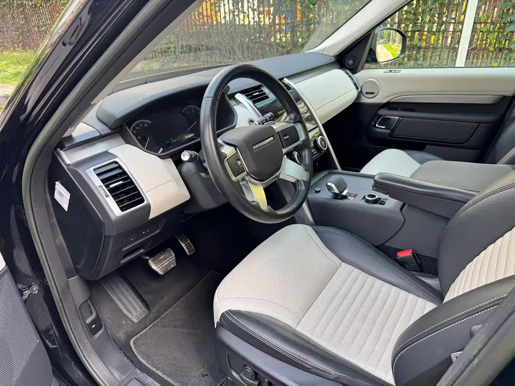 Land Rover Discovery 2023 — фото 13