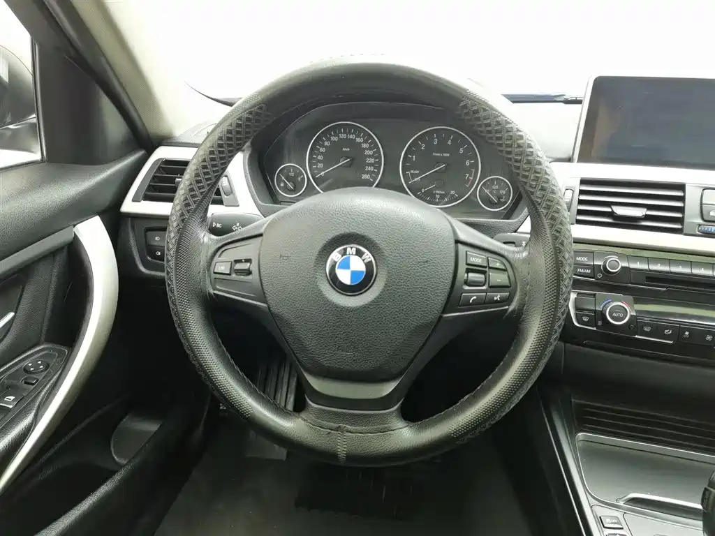 BMW 3 Series 2016 — фото 11