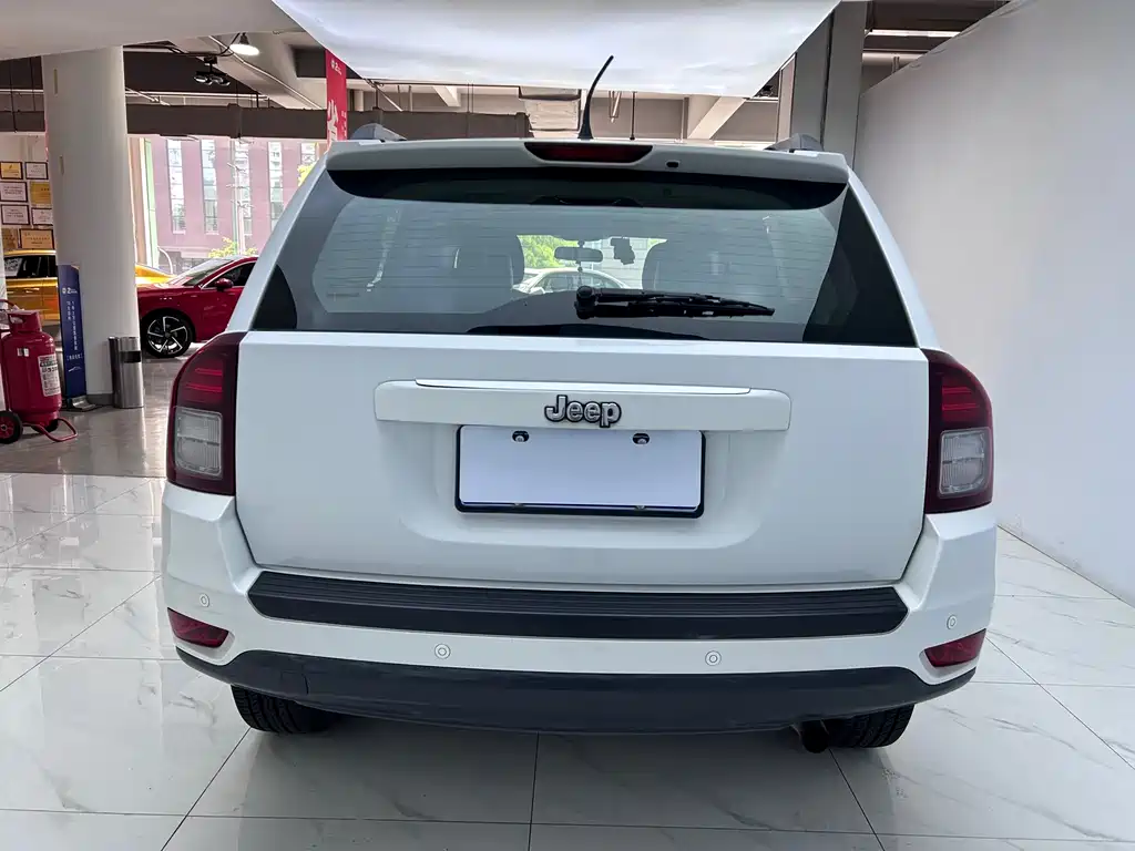 Jeep Compass 2015 — фото 6