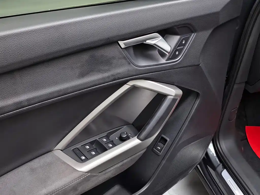 Audi Q3 2023 — фото 14