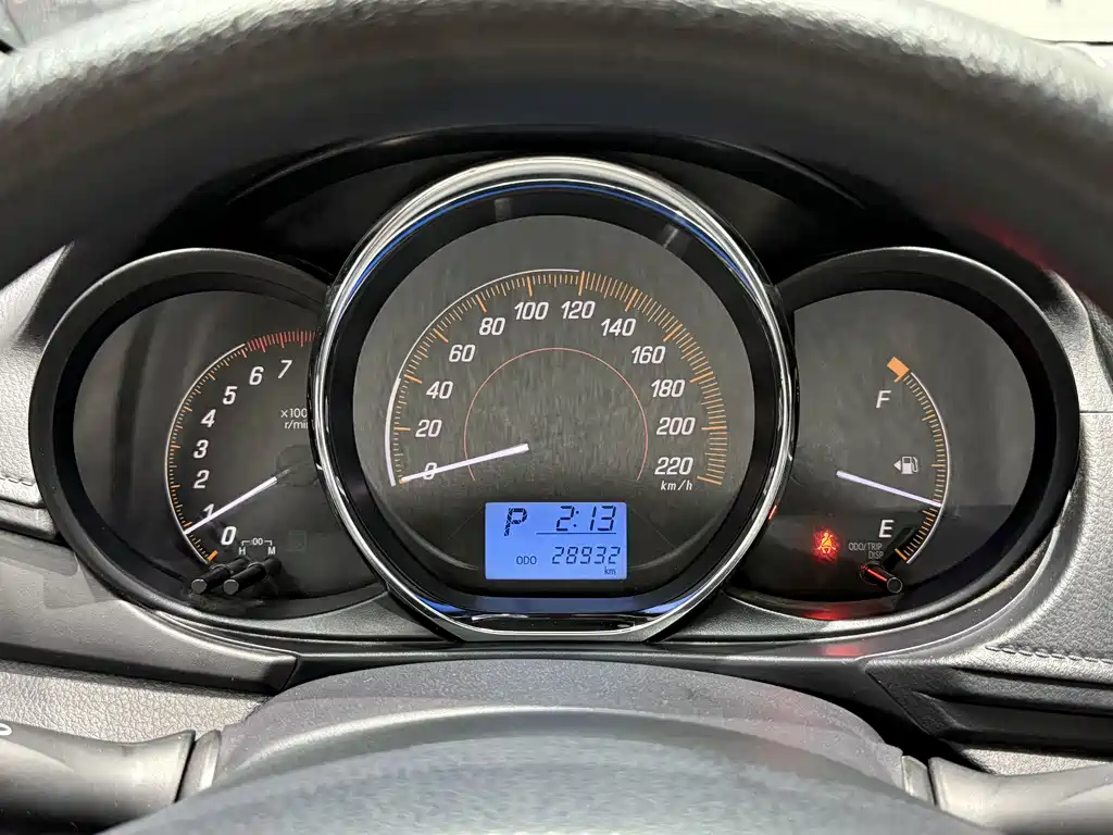 Toyota Yaris L 2020 — фото 6