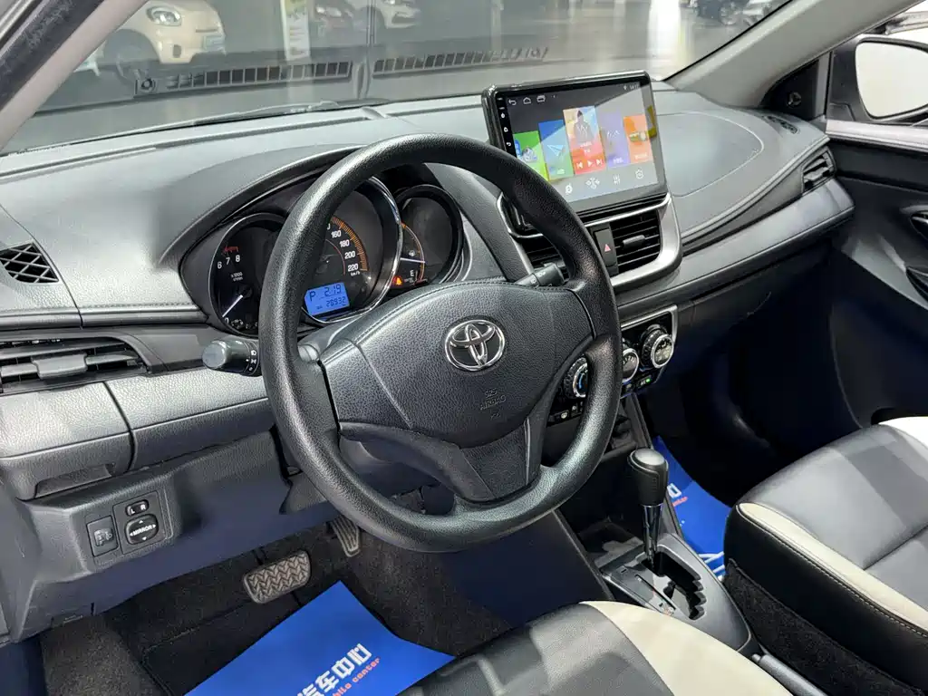 Toyota Yaris L 2020 — фото 17