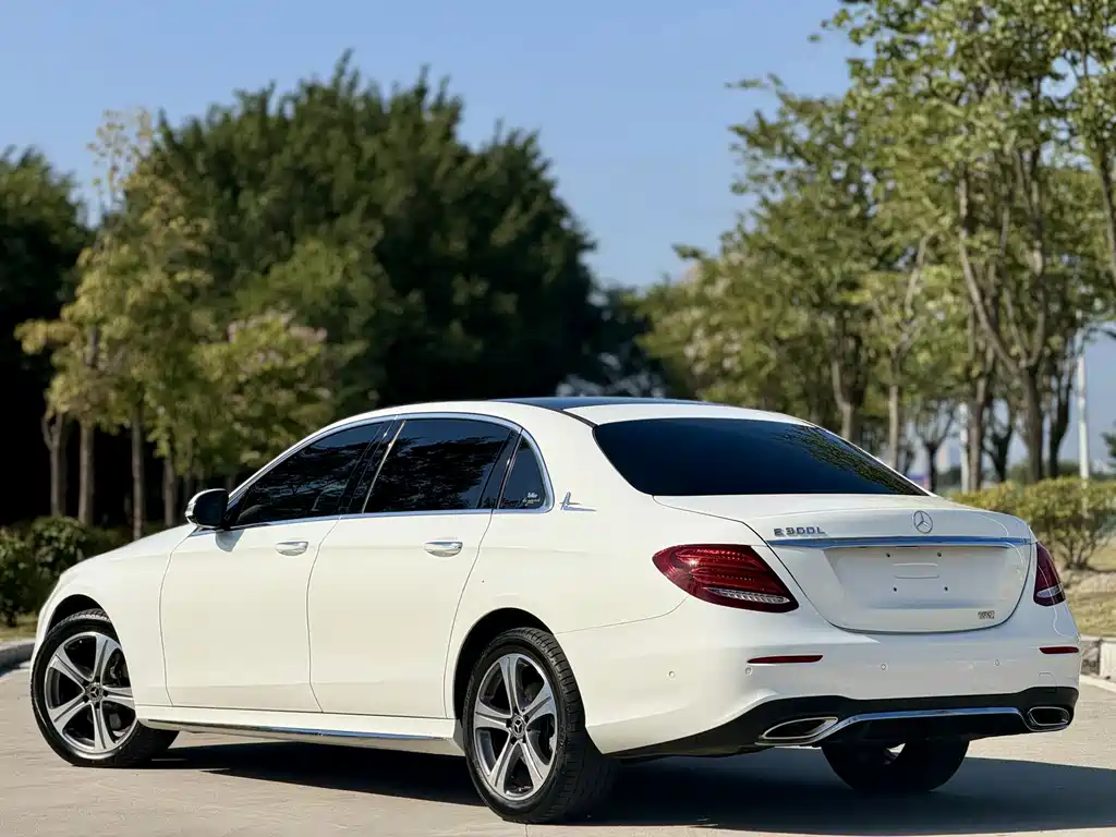 Mercedes-Benz E-Class 2018 — фото 11