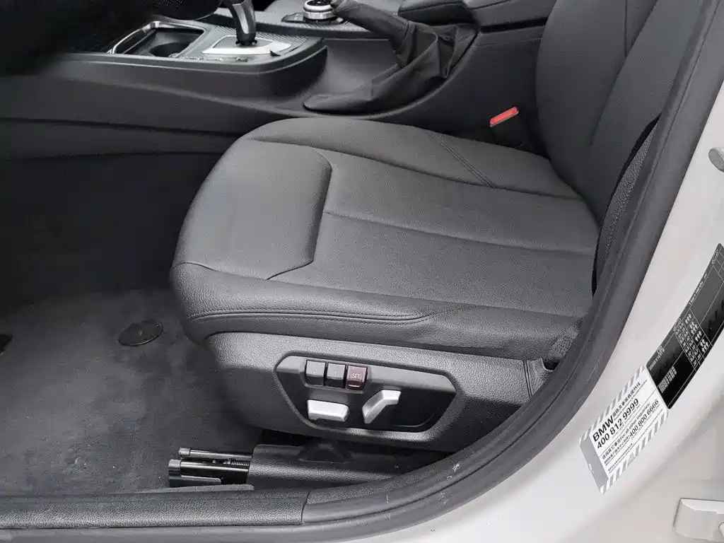 BMW 3 Series 2017 — фото 20