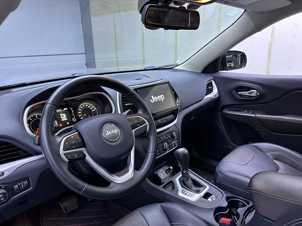 Jeep Cherokee 2021 — фото 10