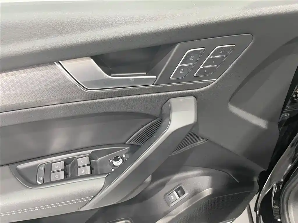 Audi Q5L 2024 — фото 13