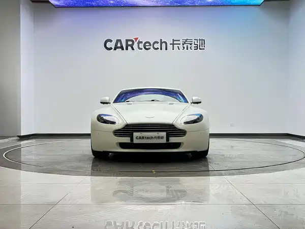 Aston Martin V8 Vantage 2012