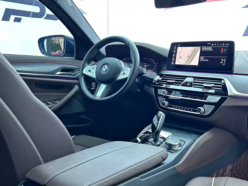 BMW 5 Series 2023 — фото 16
