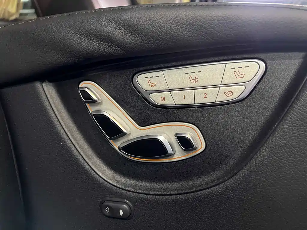 Mercedes-Benz V-Class 2018 — фото 16