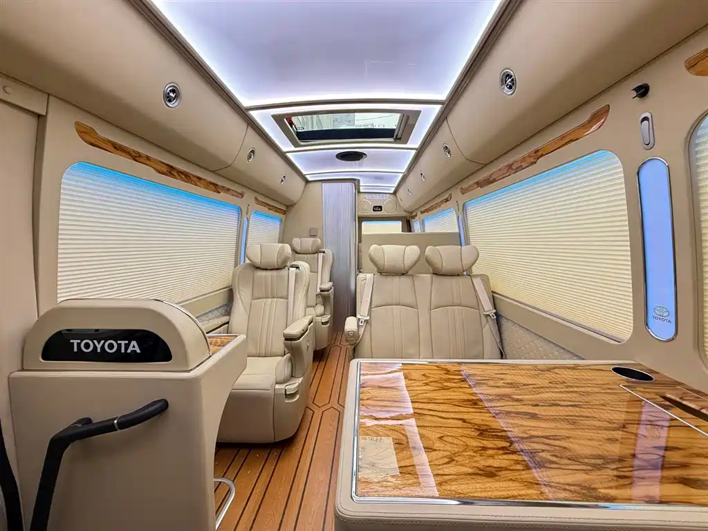 Toyota Coaster 2023 — фото 13