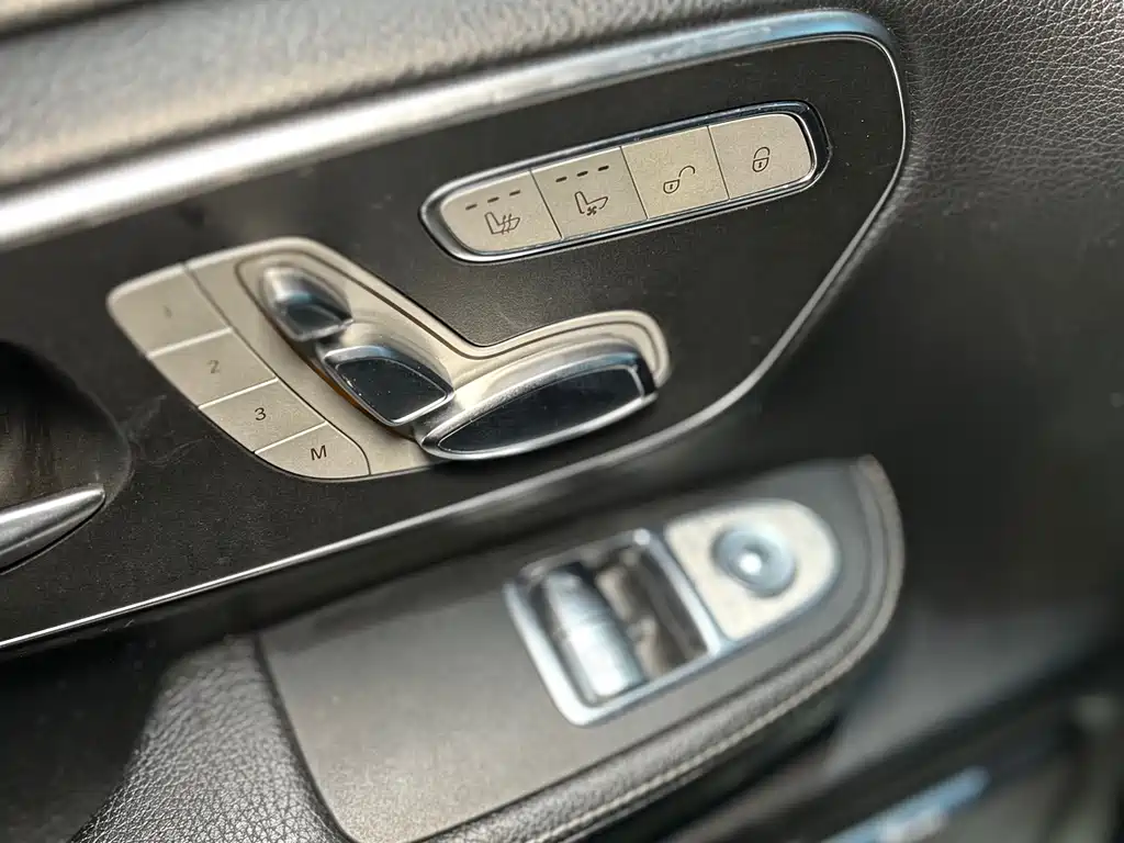 Mercedes-Benz V-Class 2019 — фото 19