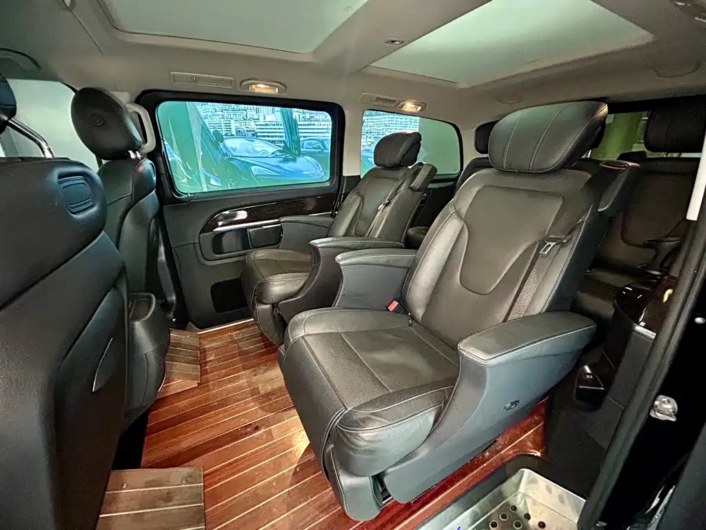 Mercedes-Benz V-Class 2019 — фото 20