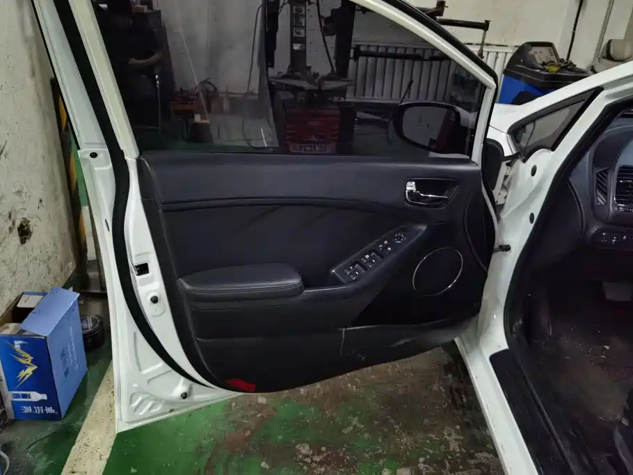 Kia K3 2016