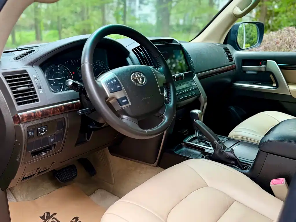 Toyota Land Cruiser 2010 — фото 22