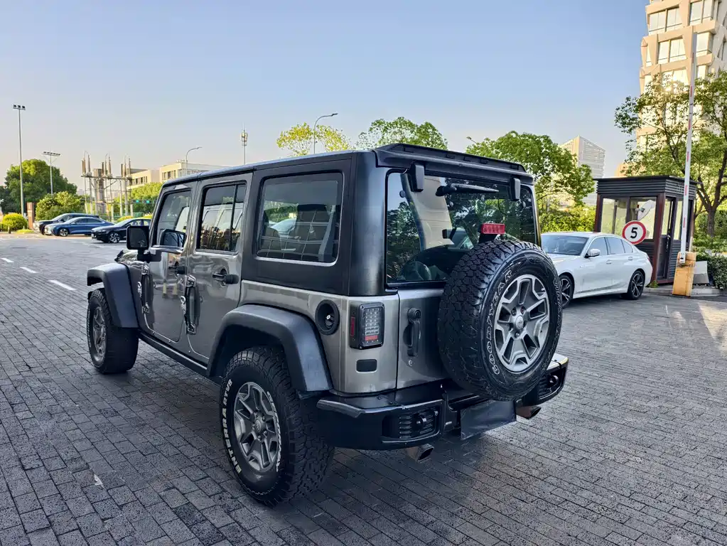 Jeep Wrangler 2014 — фото 7