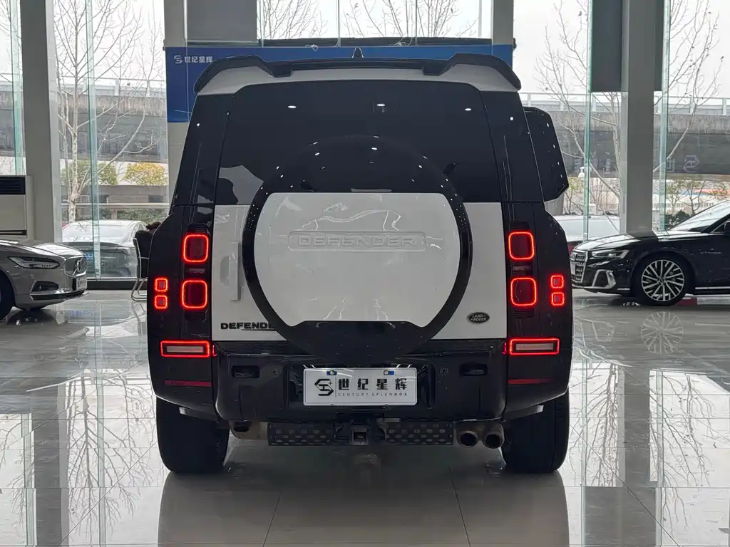 Land Rover Defender 2023 — фото 6