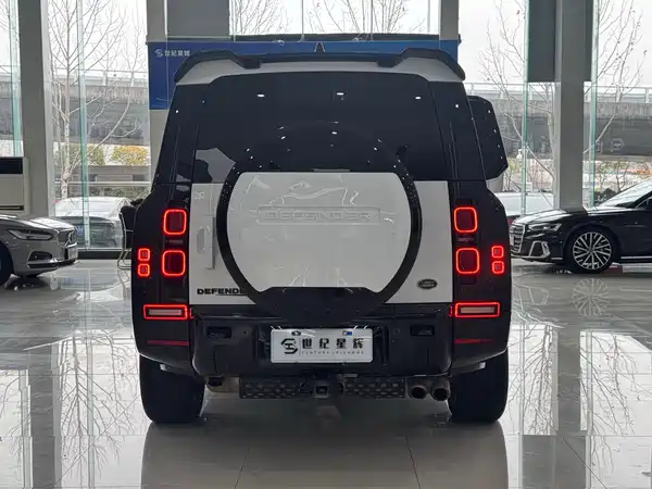 Land Rover Defender 2023