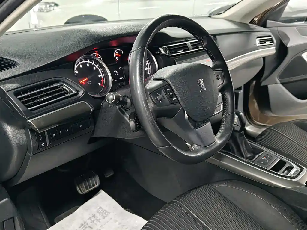 Peugeot 408 2015 — фото 12