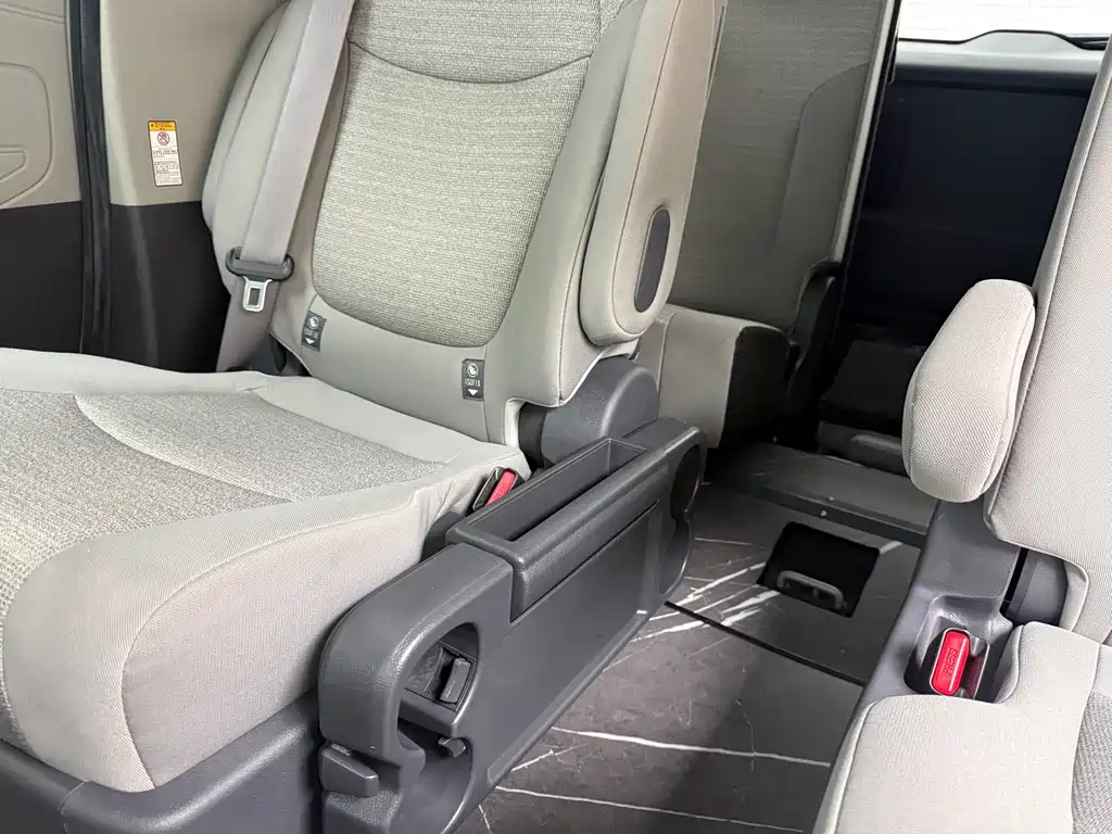 Toyota Sienna 2023 — фото 20